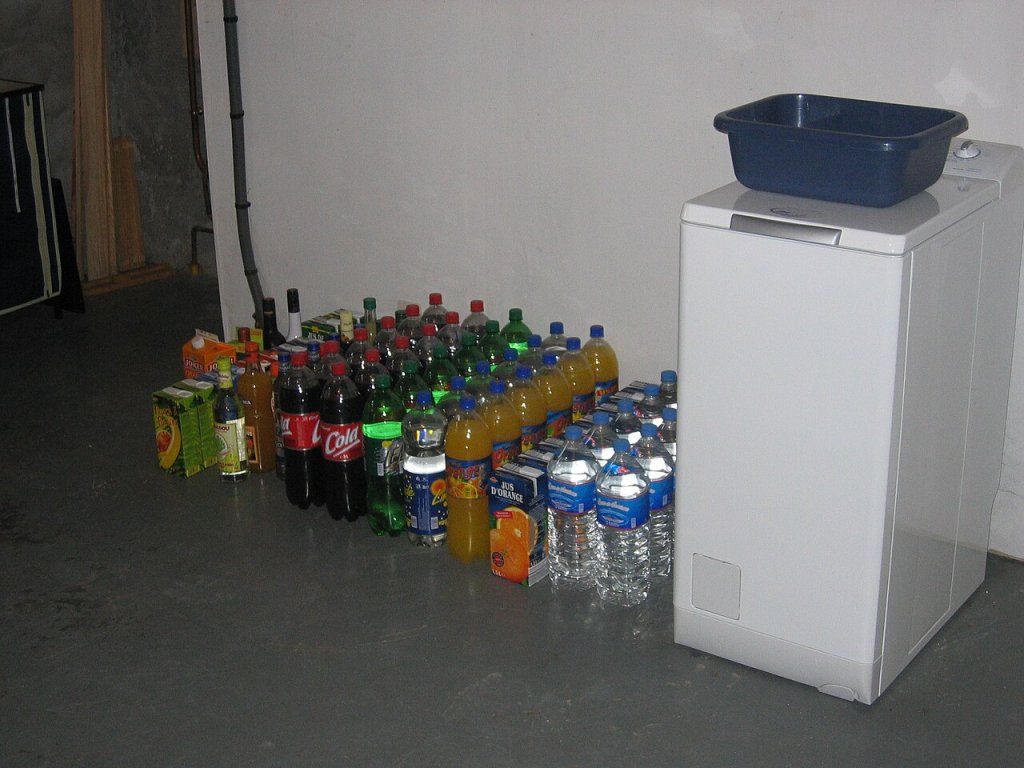 Twenty somethings' New Year's Eve party drinks, Poitou