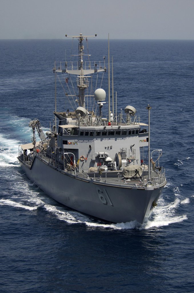 Arabian Gulf (June 19,2004) - The Osprey-class mine hunter coastal ship USS Raven (MHC 61) crui...