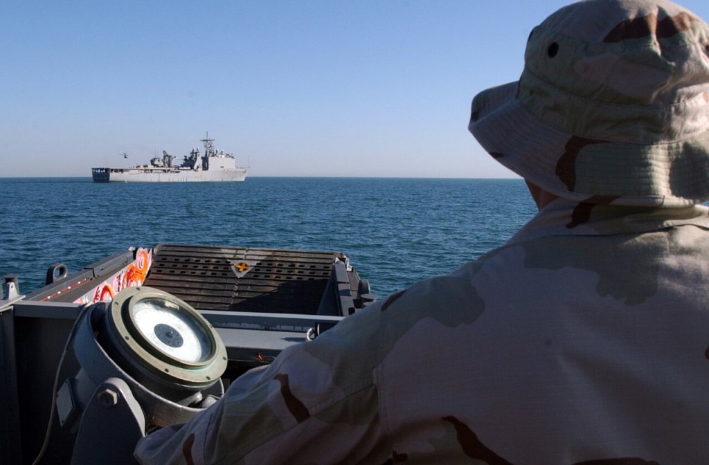 Equipment is off-loaded from the amphibious dock landing ship USS Whidbey Island (LSD 41) using a...