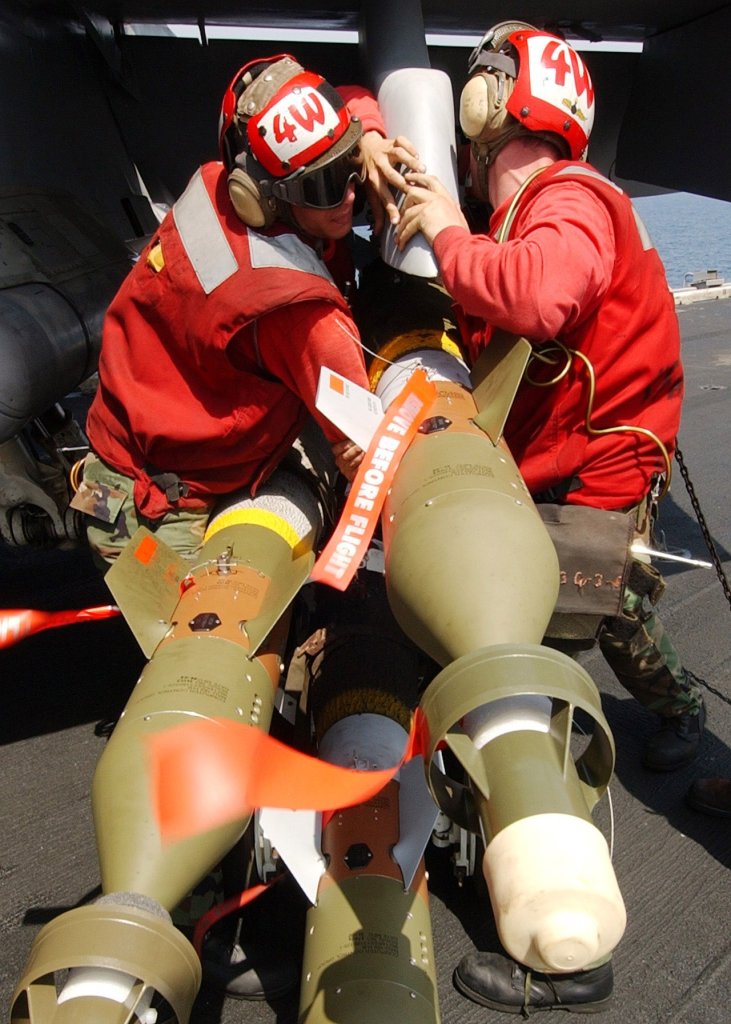 Aviation Ordnancemen assigned to the "Sunliners" of Strike Fighter Squadron Eight One (VFA-81) lo...